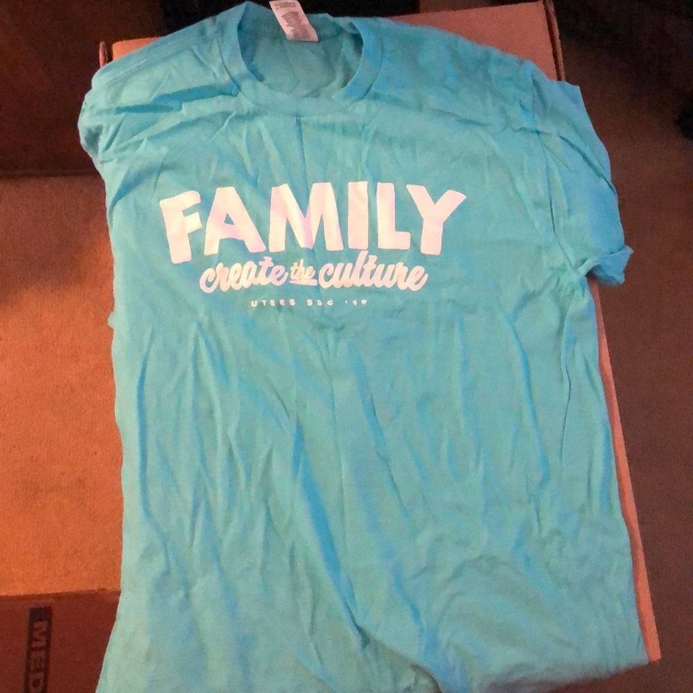 University tees t shirt